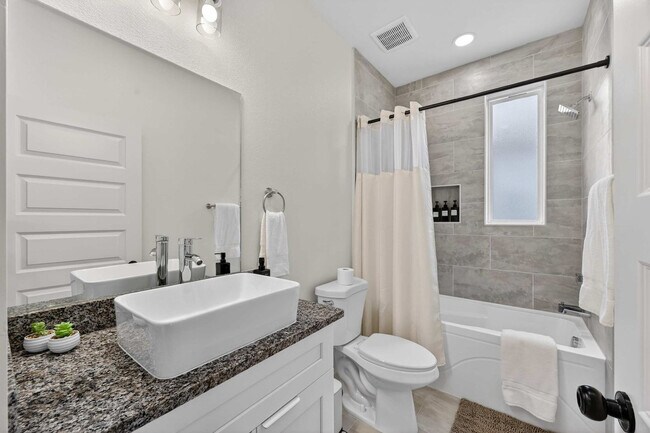 Building Photo - 2914 El Fenice Ln