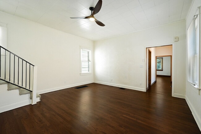 Building Photo - 422 N Thompson St