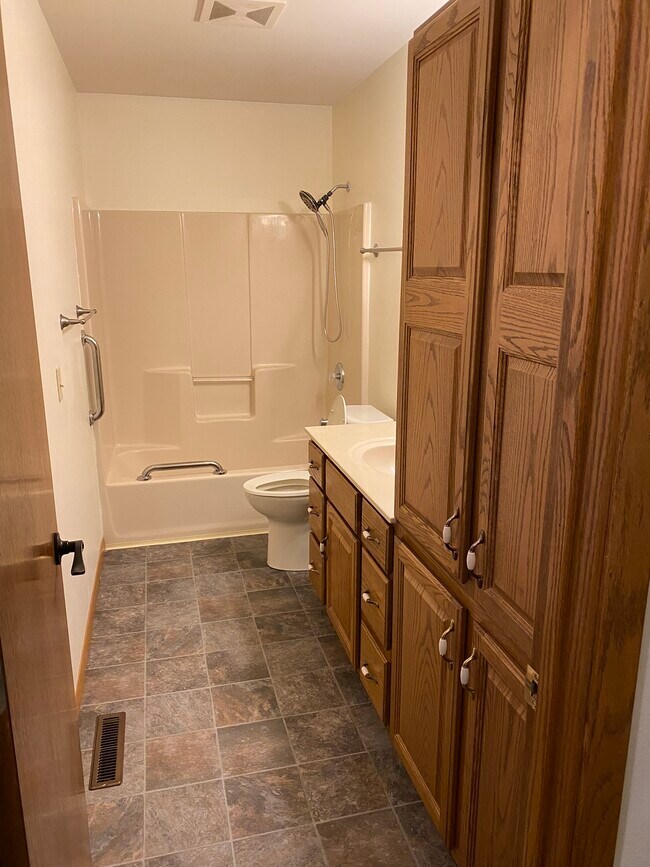 View from upper hall into main Bathroom - 1127 Glenn Pl