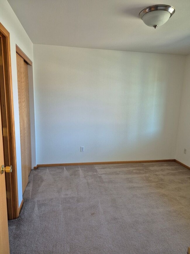 Building Photo - Cute Cottage in 55+ Community!