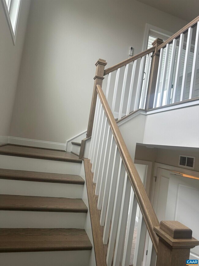 Building Photo - 2024 Calico Ct