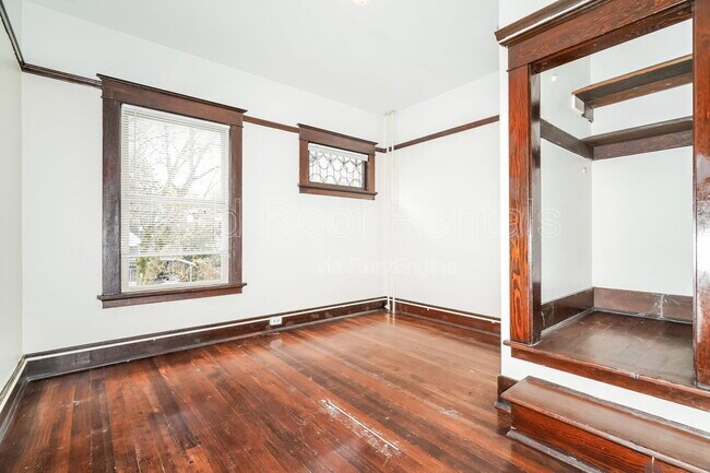 Building Photo - 1319 S 6th Ave