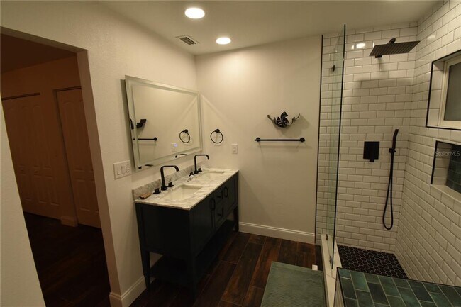 Building Photo - 13801 Cherry Creek Dr