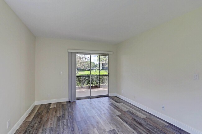 Building Photo - 6479 Chasewood Dr