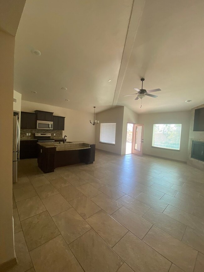 Building Photo - Beautiful 4 Bedroom, 3 Bathroom Home! Avai...