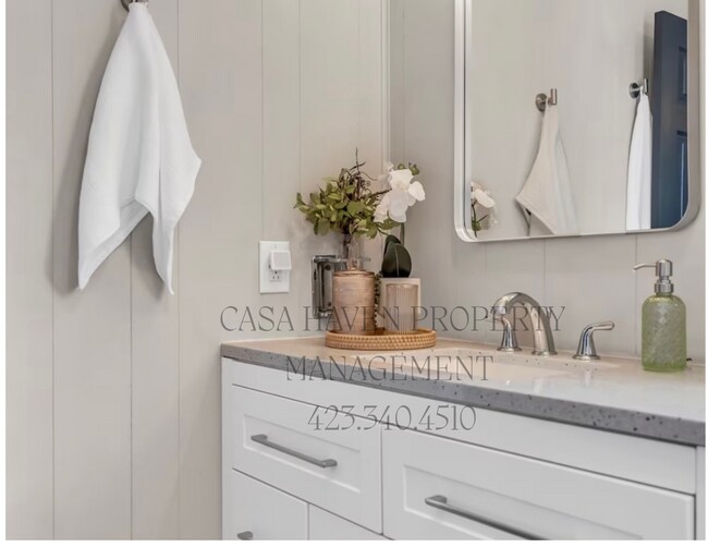 Building Photo - Modern 1 Bed 1 Bath - Pet Friendly!