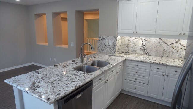 Building Photo - 33 Bonsall