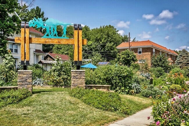 Building Photo - 4907 Underwood Ave