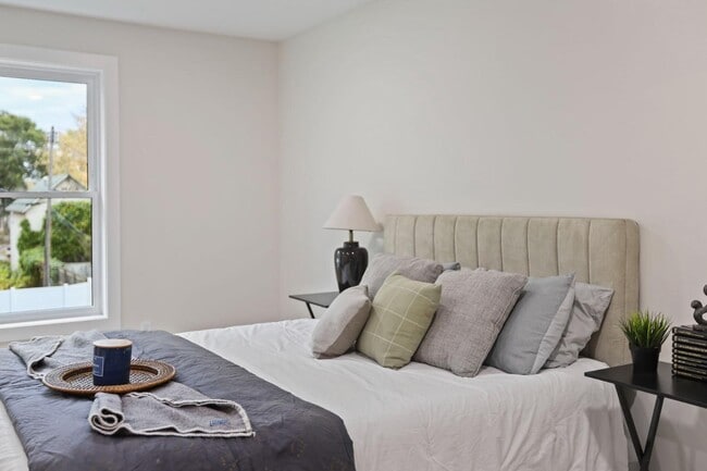 Building Photo - 614 6th St NW