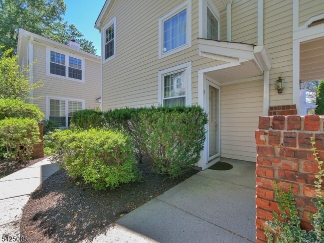 Building Photo - 9 Teal Ln