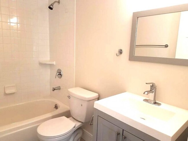 Building Photo - 2 bedroom in Seattle WA 98103