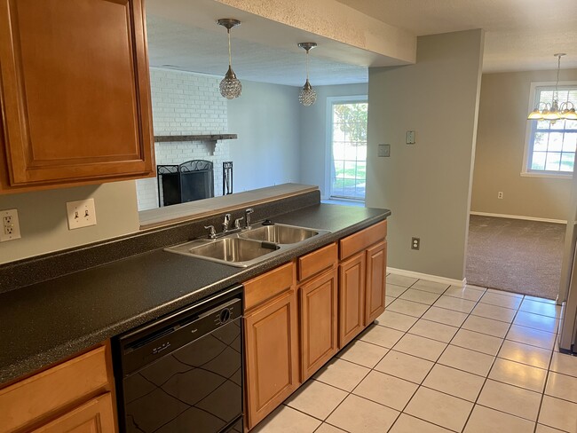 Building Photo - 5925 Tillery Dr