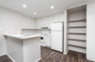 Building Photo - Lake View Park Apartments