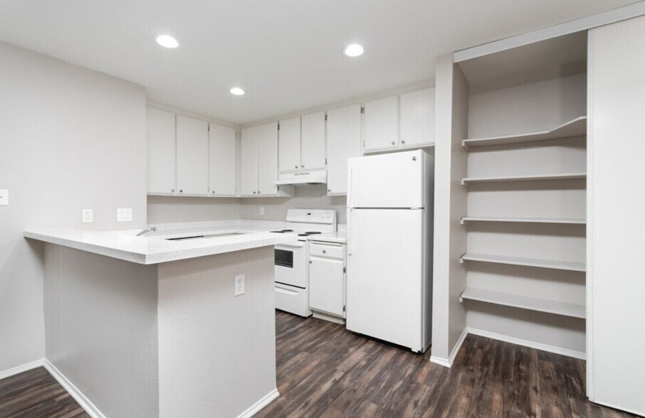 Primary Photo - Welcome home to Lake View Park!