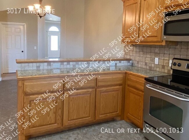 Building Photo - 3017 Line Dr
