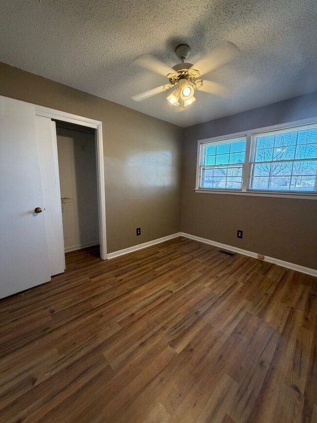 Building Photo - 1,640 Sq Ft | 4 Bed | 2 Bath