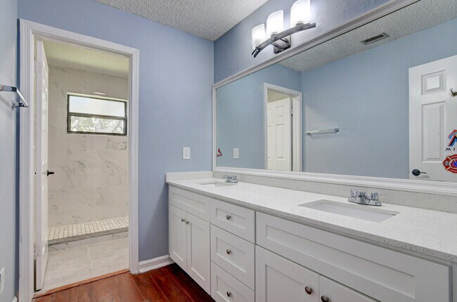 Building Photo - 11834 Donlin Dr