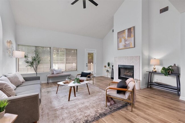 Building Photo - 3817 Newland Dr