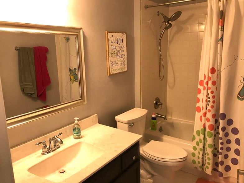 Building Photo - 499 Lancers Dr