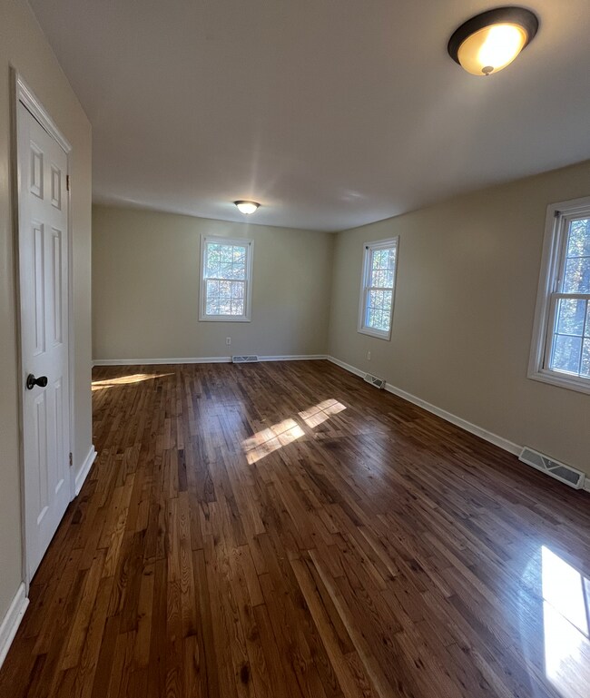 Building Photo - 551 Fountain Inn Rd