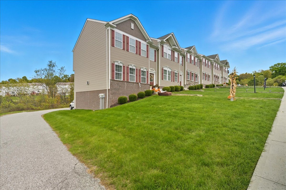 Building Photo - 1501 Canterbury Dr