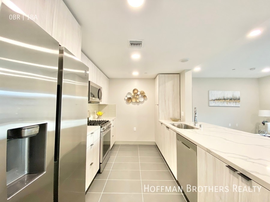 Building Photo - 1534 Brockton Ave