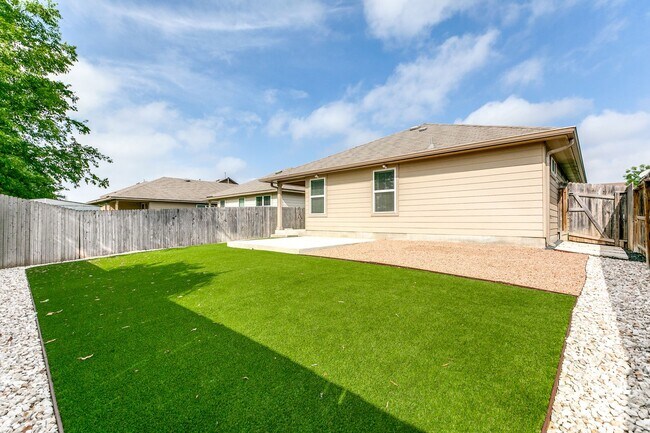Building Photo - WILDHORSE AT TAUSCH FARMS RENTAL