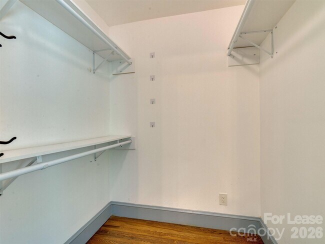 Building Photo - 3921 Sheffield Dr