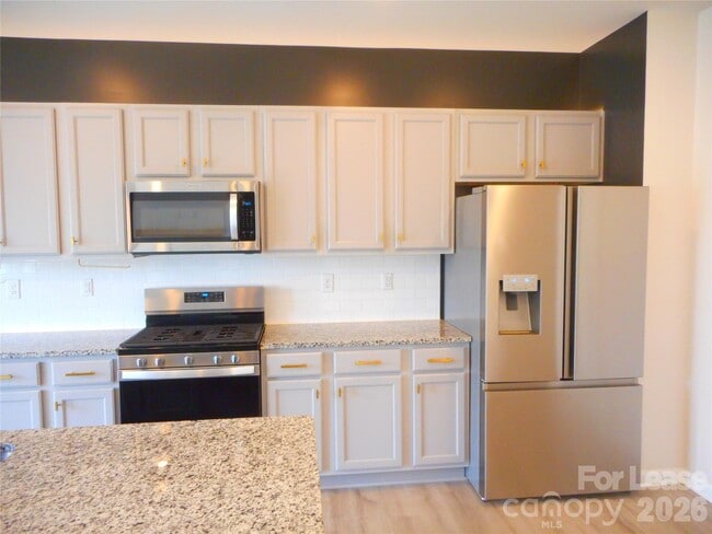 Building Photo - 3058 Eastcott Ave