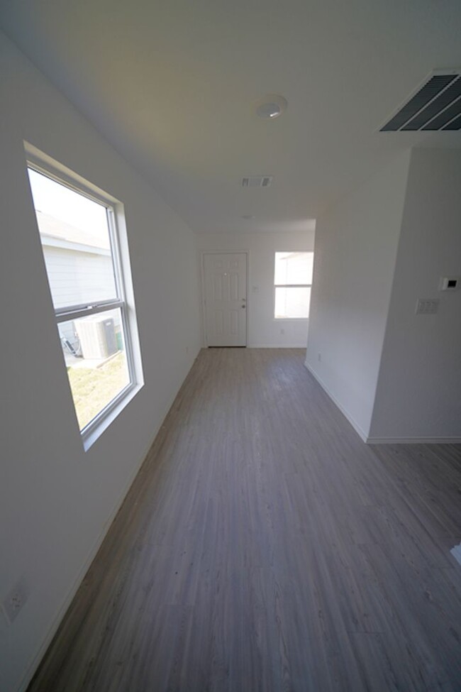 Building Photo - Gorgeous like-new home Available for Rent ...