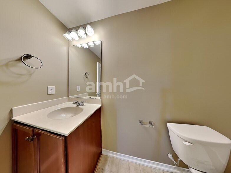 Building Photo - 353 Kerriann Ln