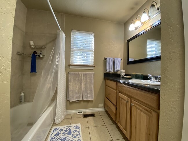 Building Photo - 210 McCullough St