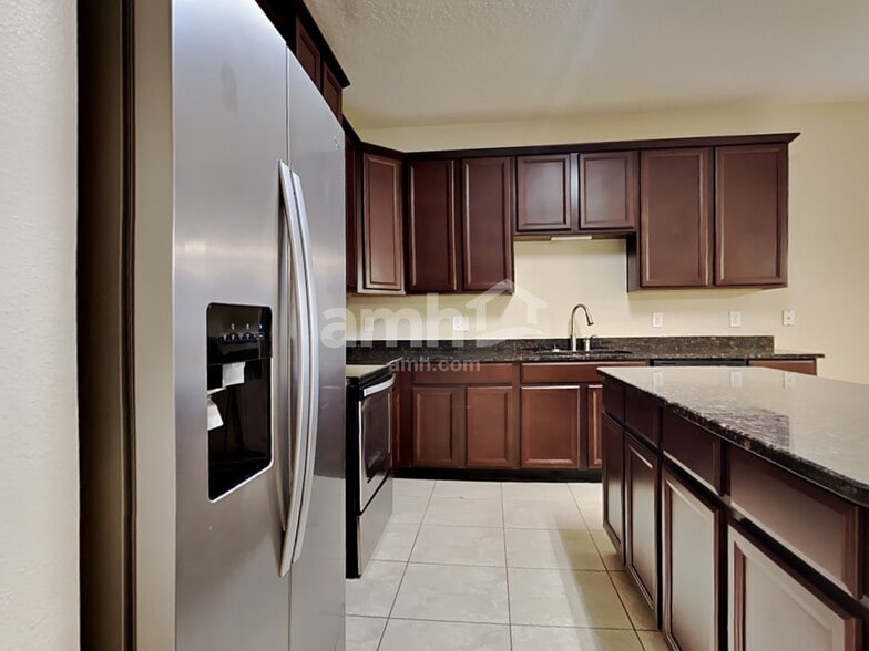 Building Photo - 743 Sunny Stroll Dr