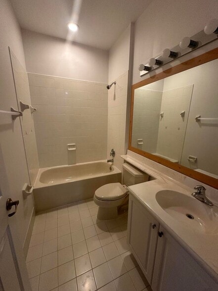 Building Photo - 1530 Via de Pepi