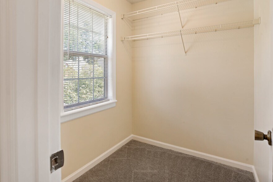 Building Photo - 523 Blue Ridge Crossing