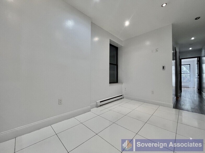 Building Photo - 109 W 105th St