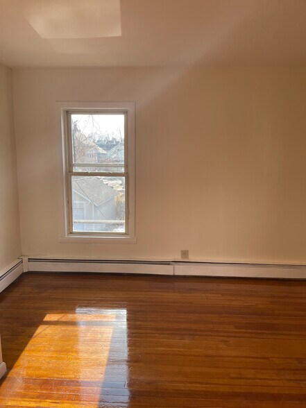 Building Photo - 24 Garden St