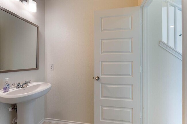 Building Photo - 316 Los Cobos Ln