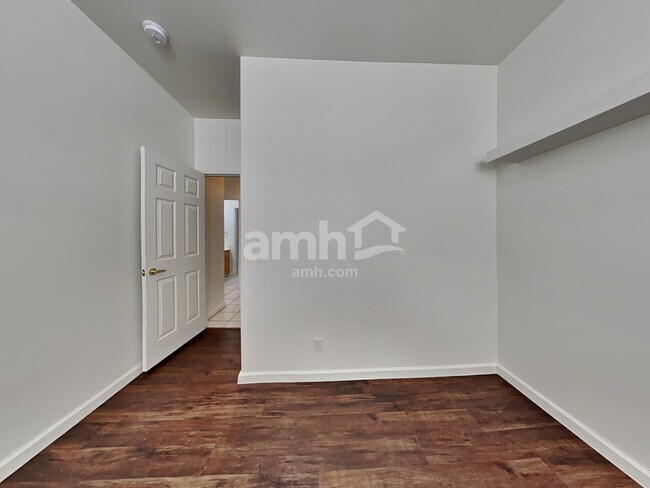Building Photo - 541 Kavanagh Pl