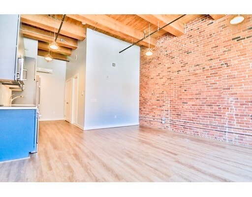 Building Photo - 63 Melcher St