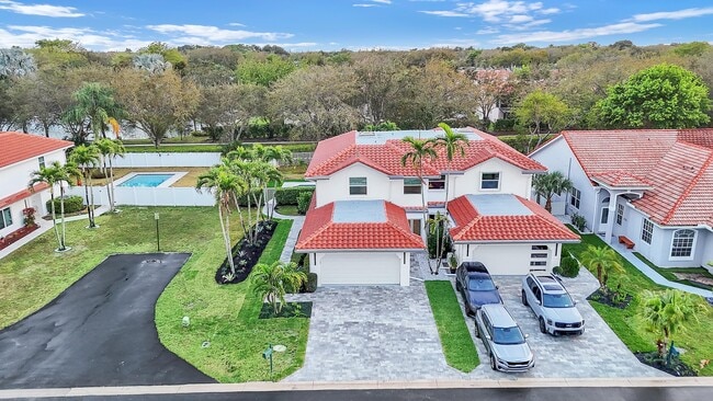 Building Photo - 8608 Vía Giula