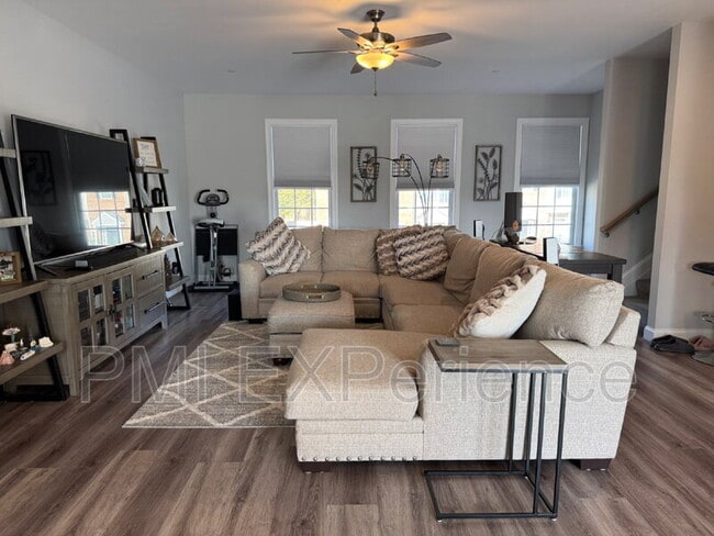 Building Photo - 1001 Rye Dr