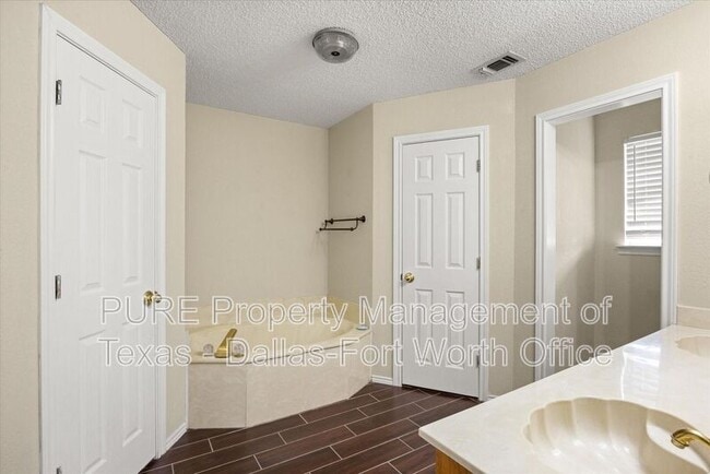 Building Photo - 3905 Frisco Cir