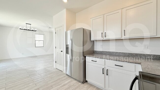 Building Photo - 40633 W Helen Ct