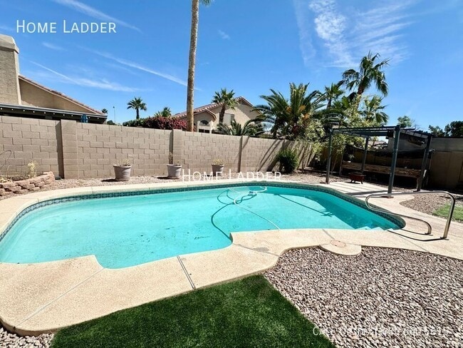 Building Photo - 654 W Country Estates Ave