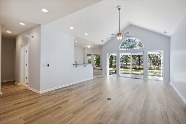 Building Photo - 173 Sumter Square