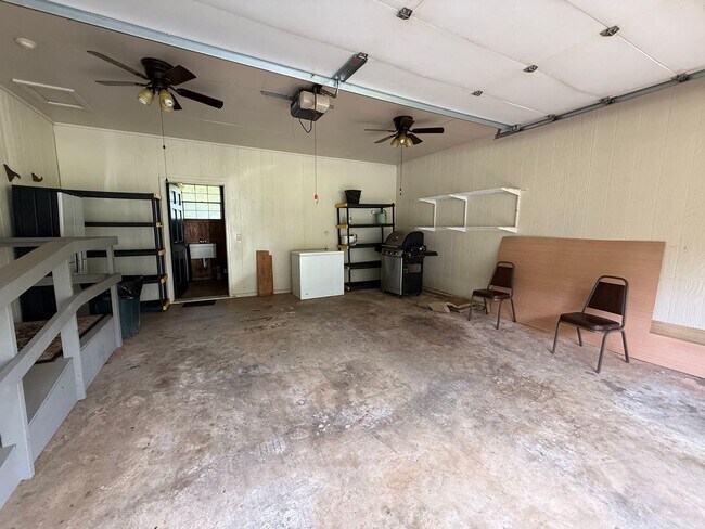 Building Photo - 1111 Schoolhouse Gap Rd