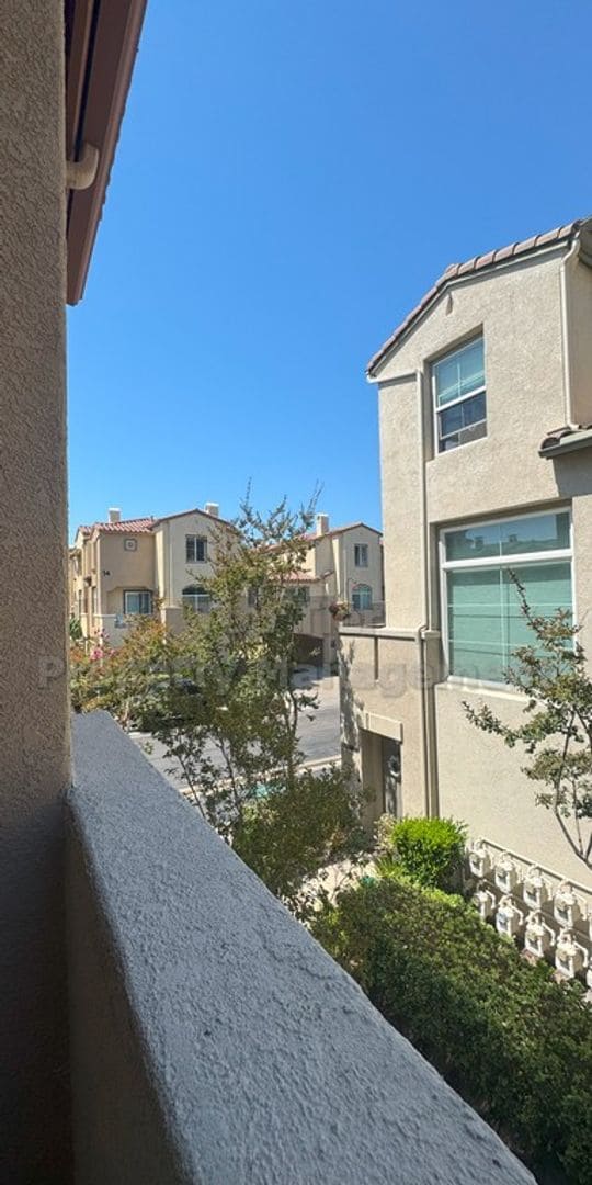 Building Photo - Charming 3-Level Townhome in Coronado Ranch