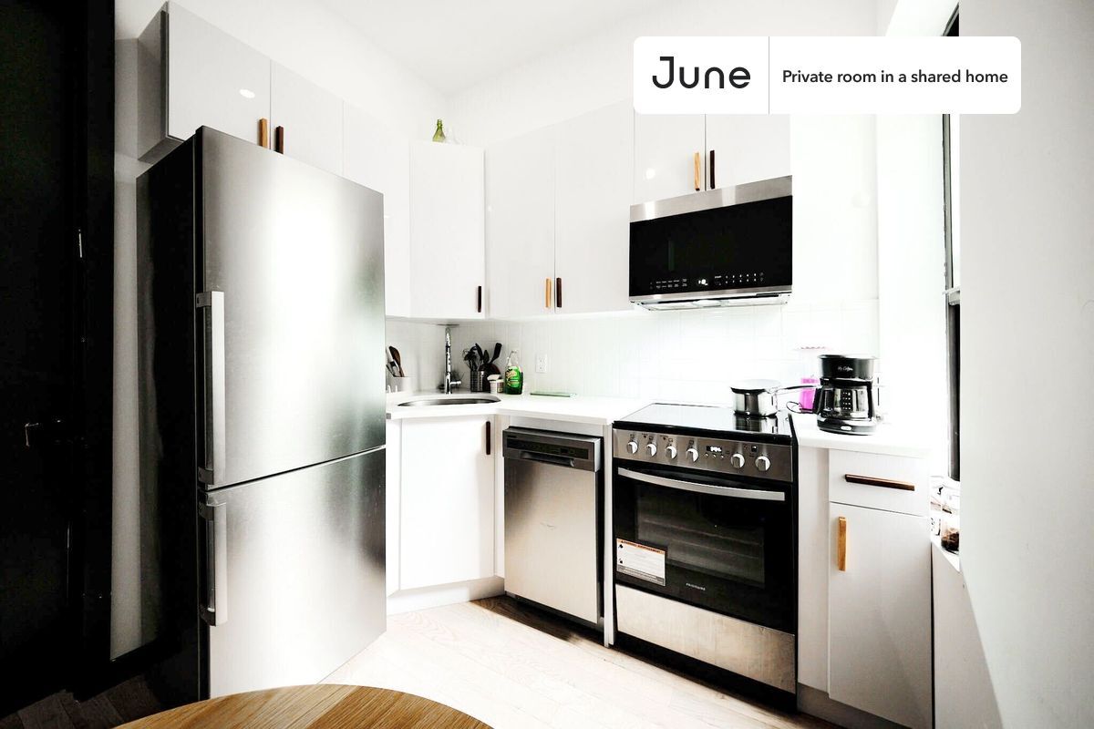 Building Photo - Room in Shared 3 bed/3 bath home