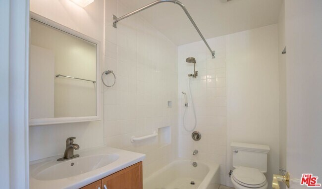 Building Photo - 12694 Montana Ave